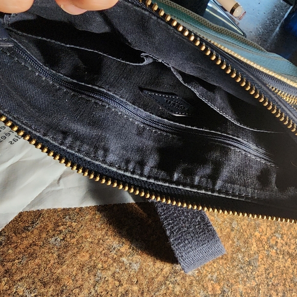 Fossil Crossbody- Coated Canvas with blue stripes and a blue nylon strap - Picture 4 of 9